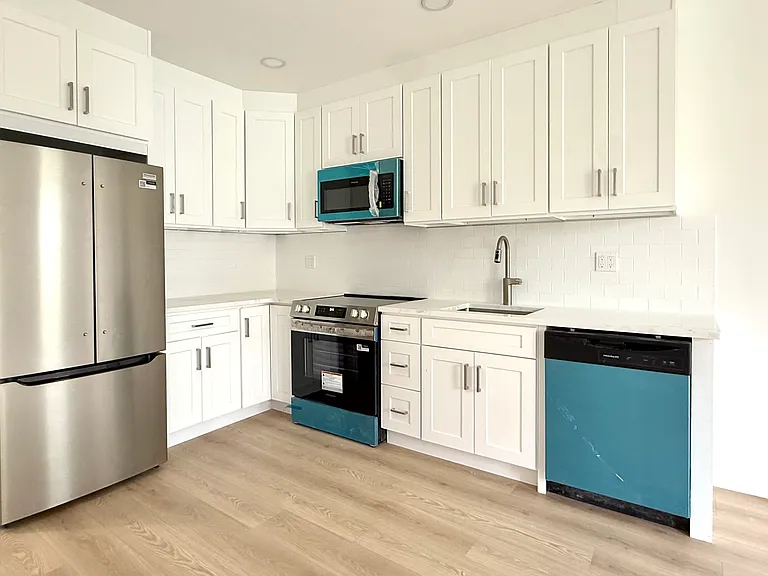 985 Rogers Ave #3 — Photo 2