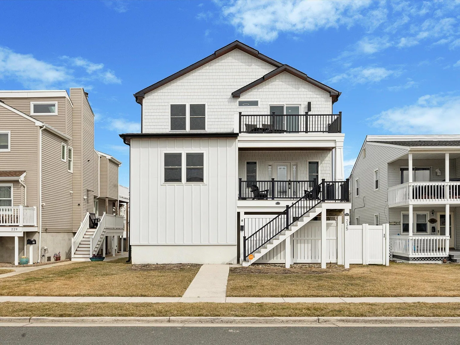 5 bed, 3.0 bath, $7,500 — Photo 2