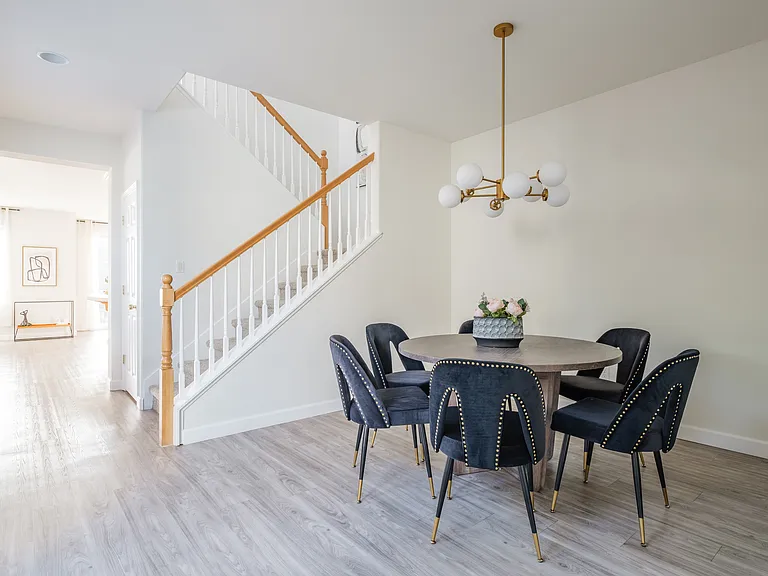 416 Cranston Ct — Photo 5