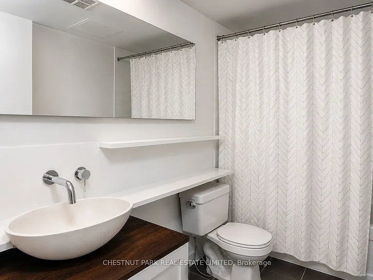 15 Fort York Blvd #710 — Photo 12