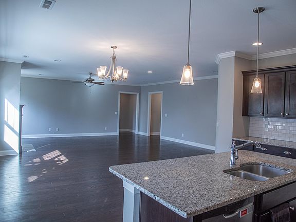 4th image of 565 Lakeshore Cove Dr