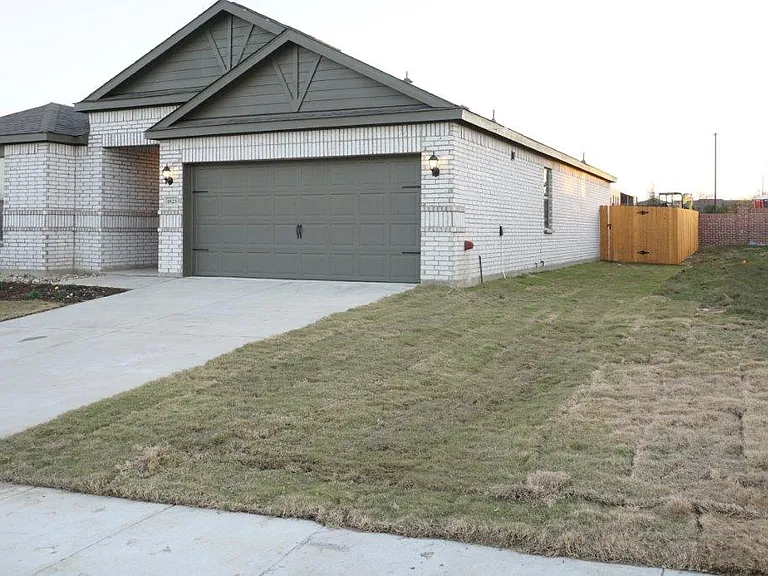 1823 Dahlia Way — Photo 2