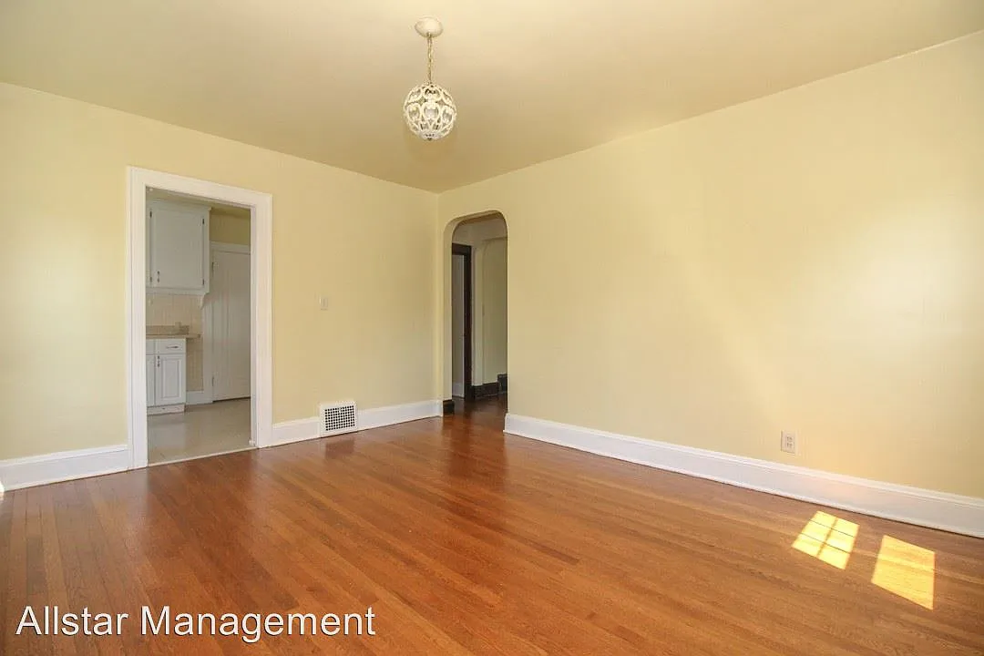 3344 Colwyn Rd photo 1