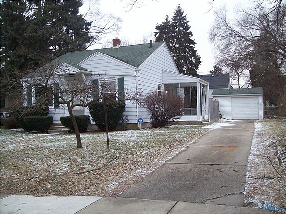 2nd image of 3319 Saint Bernard Dr