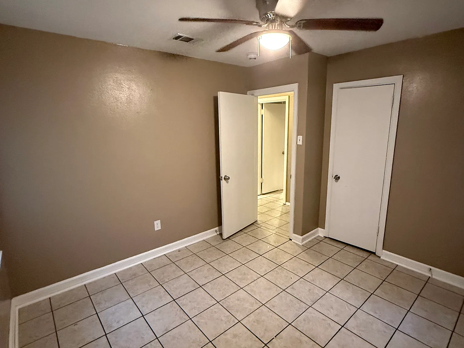 3 bed, $1,100 — Photo 4
