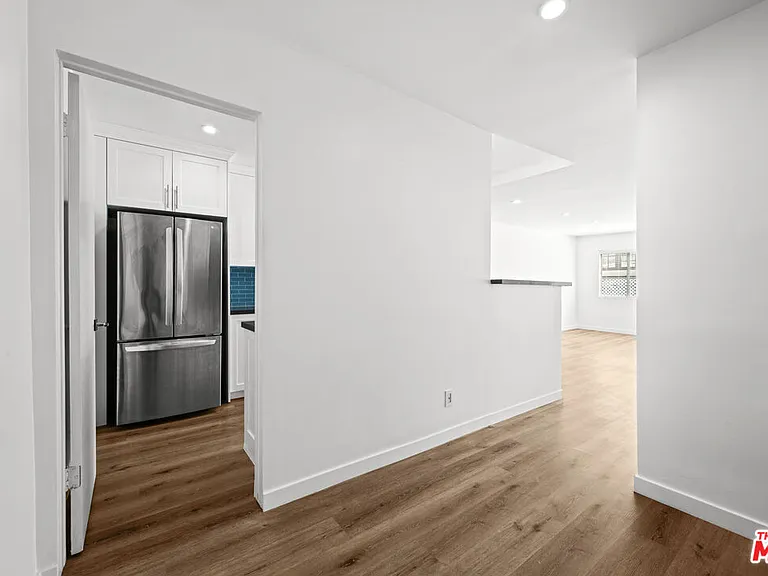 136 S Palm Dr #305 — Photo 7