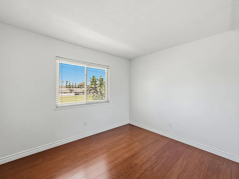 8566 Club House Dr — Photo 23