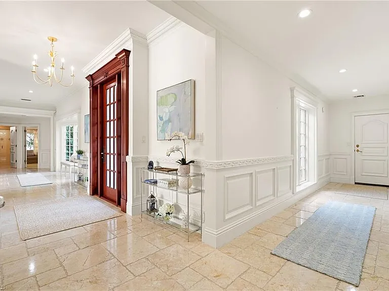 1060 Galleon Dr — Photo 6