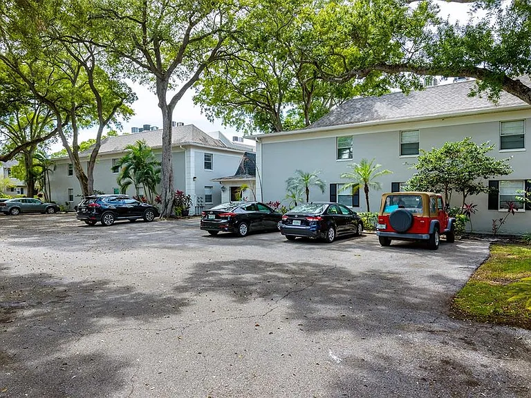 5221 Bayshore Blvd #11 — Photo 4