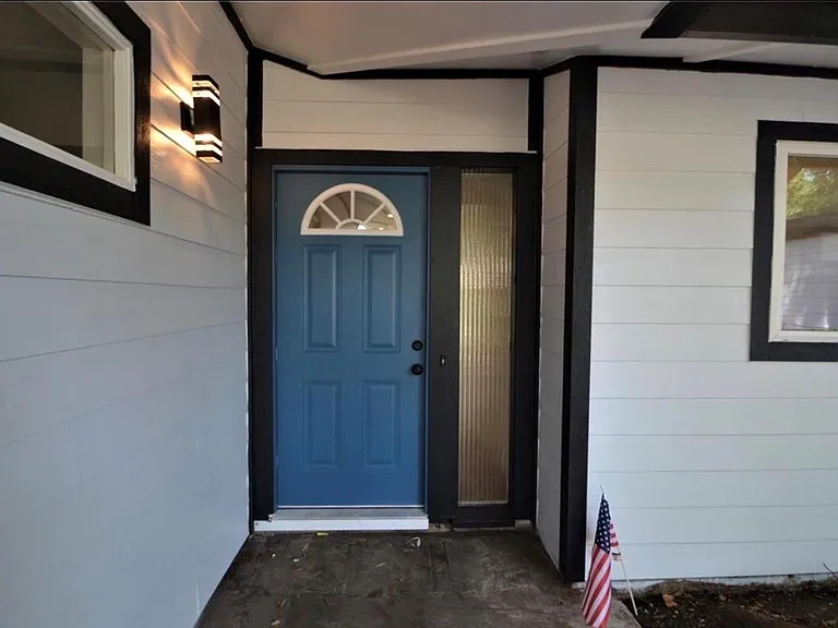 4829 Waycross Dr — Photo 2