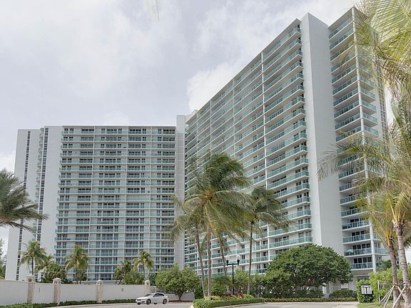 3rd image of 100 Bayview Dr APT 901
