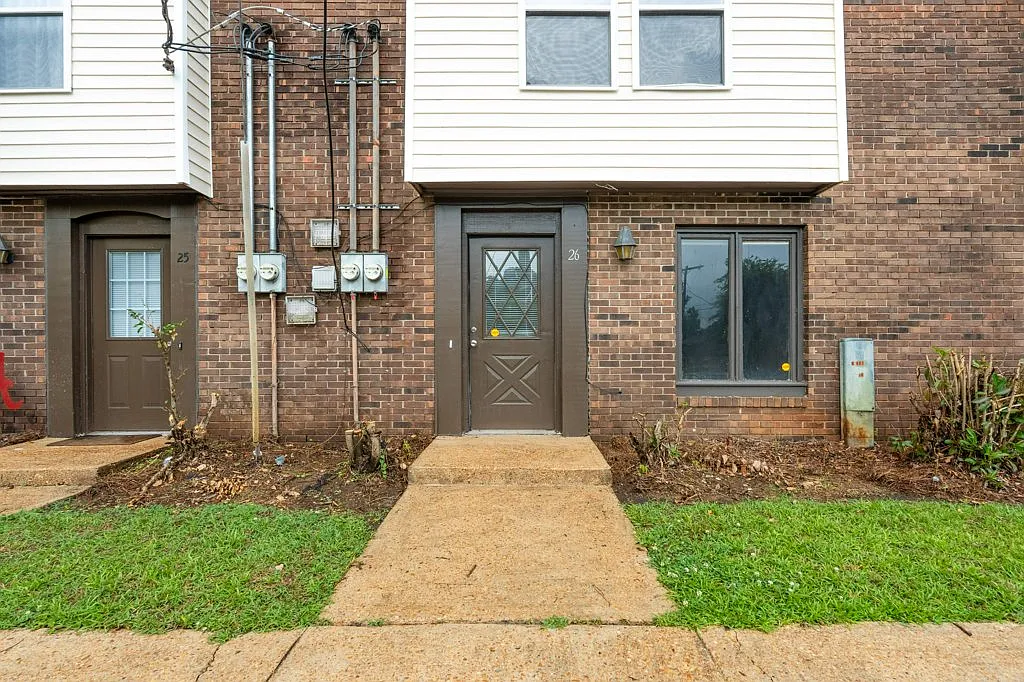2 bed, 1.5 bath, 1165 sqft, $845 — Photo 1