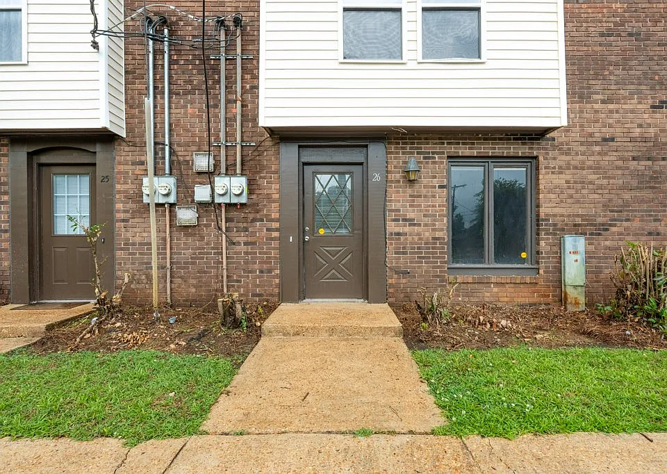 400 Forrest Blvd #24