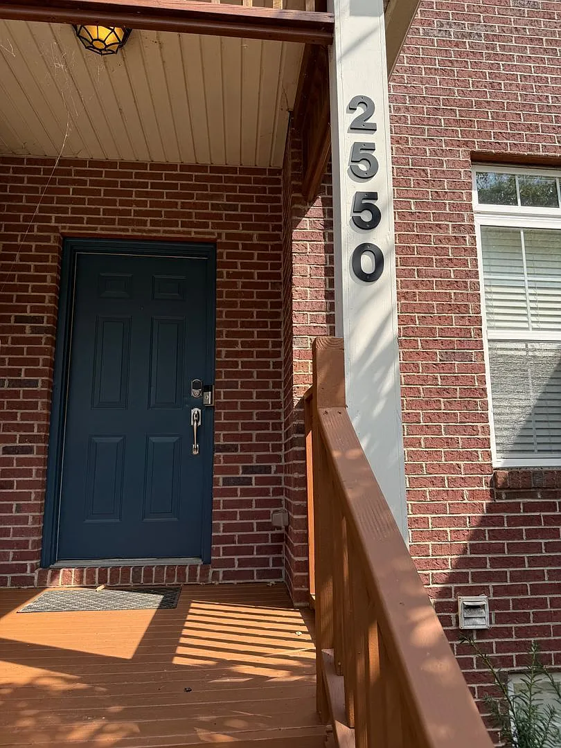 3 bed, 2.5 bath, 1684 sqft, $2,195 — Photo 4