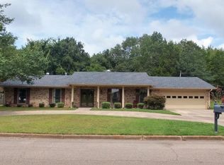610 Smokey Mountain Dr, Tupelo, MS 38801
