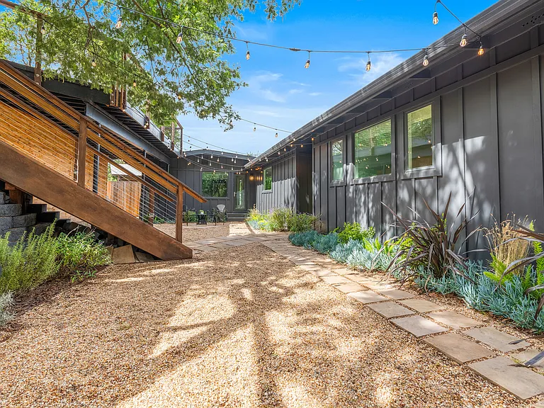 50 Deer Park Ave — Photo 46