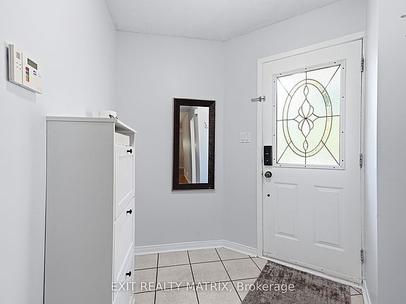 4th image of 751 Clearcrest Cres