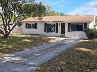 7523 Meadowlawn Dr N, Saint Petersburg, FL 33702