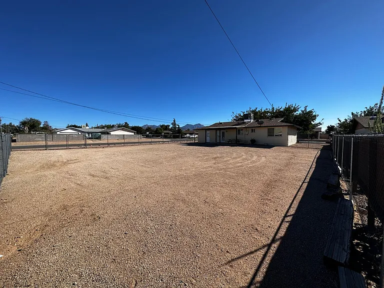 2737 Lillie Ave — Photo 10