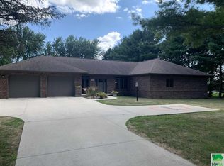 2410 E 9th St, Sheldon, IA 51201