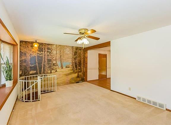 3rd image of 1701 NE 75th St