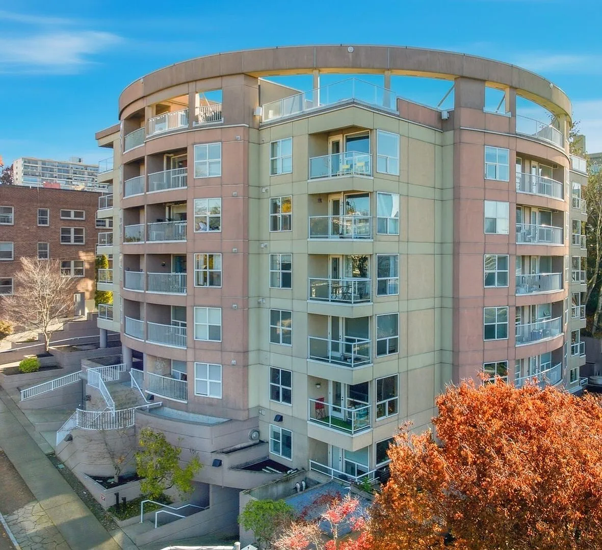 Bright 6th Floor Capitol Hill Condo | Parking Included | 2 Weeks Free — Photo 1