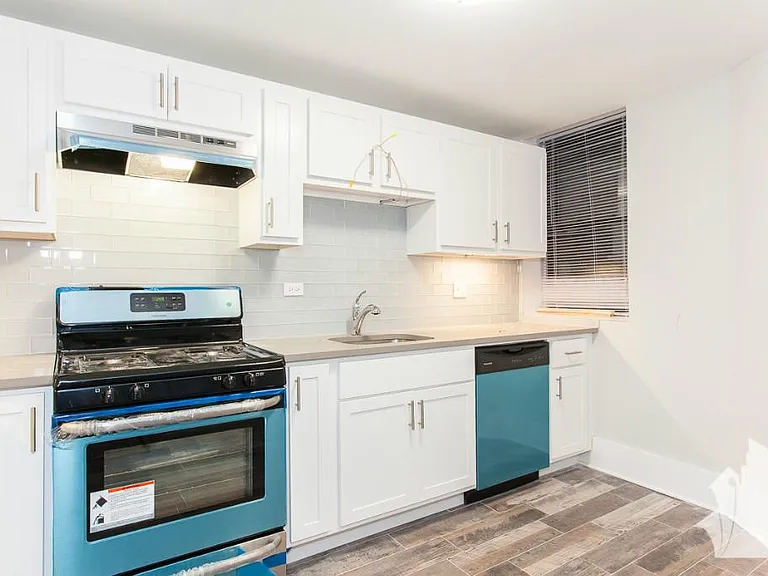 2922 W Logan Blvd #G — Photo 9