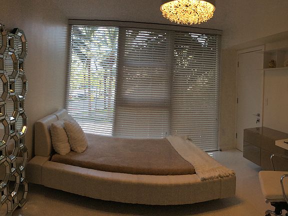 3rd image of 19333 Collins Ave APT 310