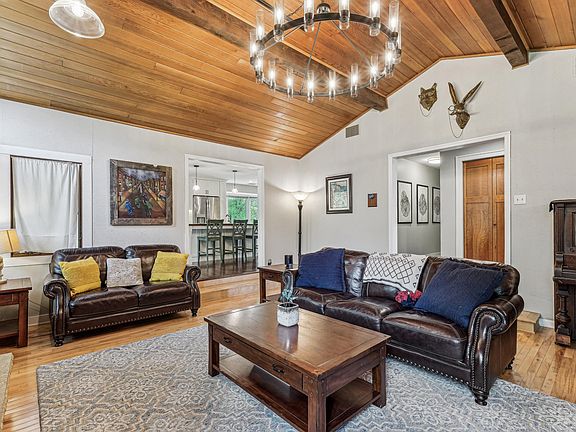 4th image of 8665 Black Maple Dr