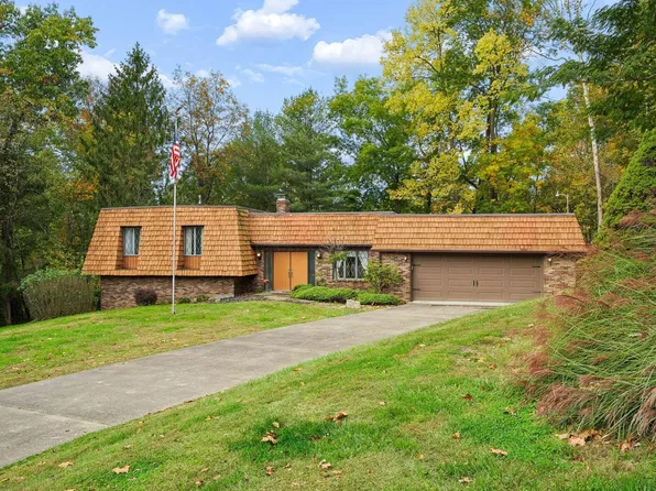 5220 Hampton Ct, Zanesville, OH 43701