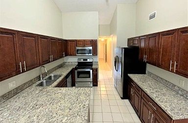 4th image of 3240 NE 62nd Ct