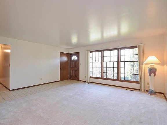 3rd image of 9301 Waymond Ave