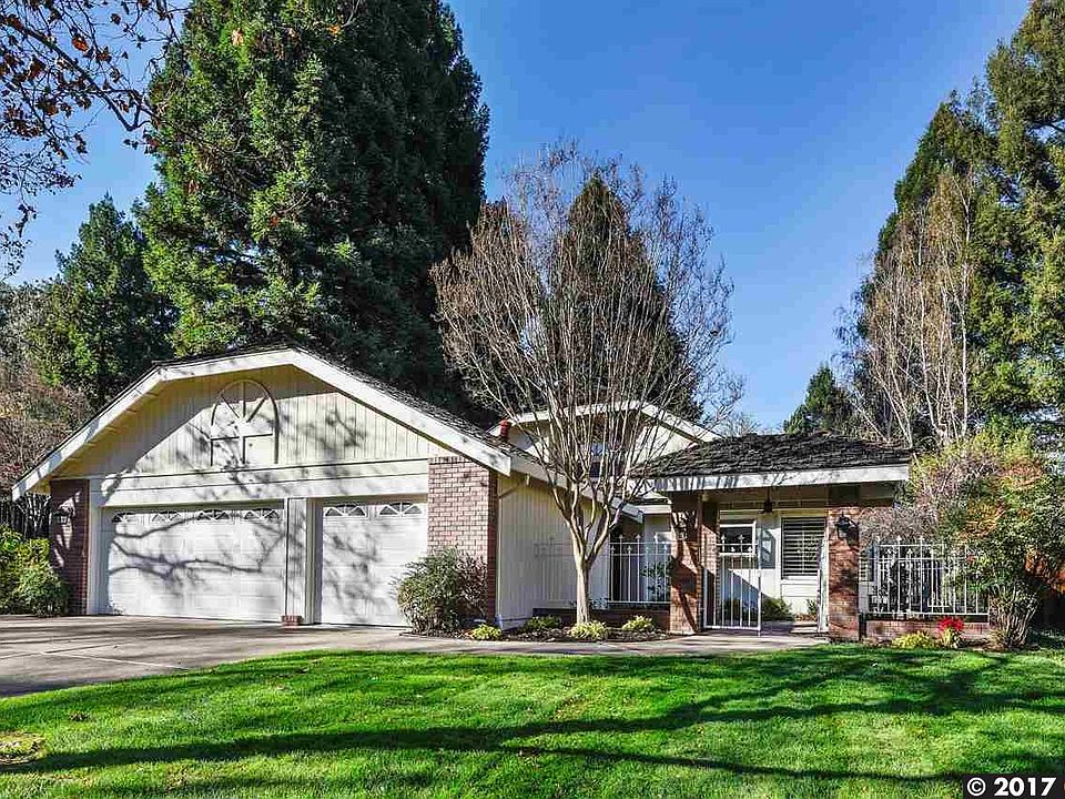 1st image of 126 Oakridge Dr