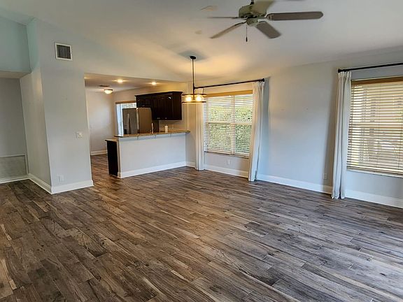 2nd image of 2843 Lake Park Cir E