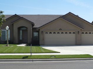 2450 N Vickie St, Visalia, CA 93291