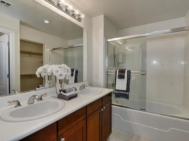 372 Adeline Ave — Photo 7