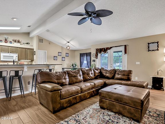 5th image of 124 Prince Phillip Dr