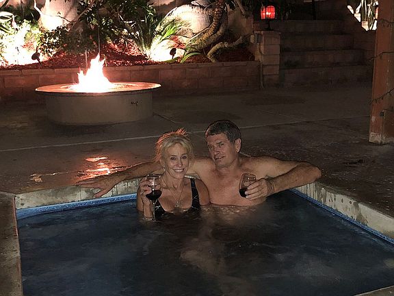 Cozy Jacuzzi under patio 