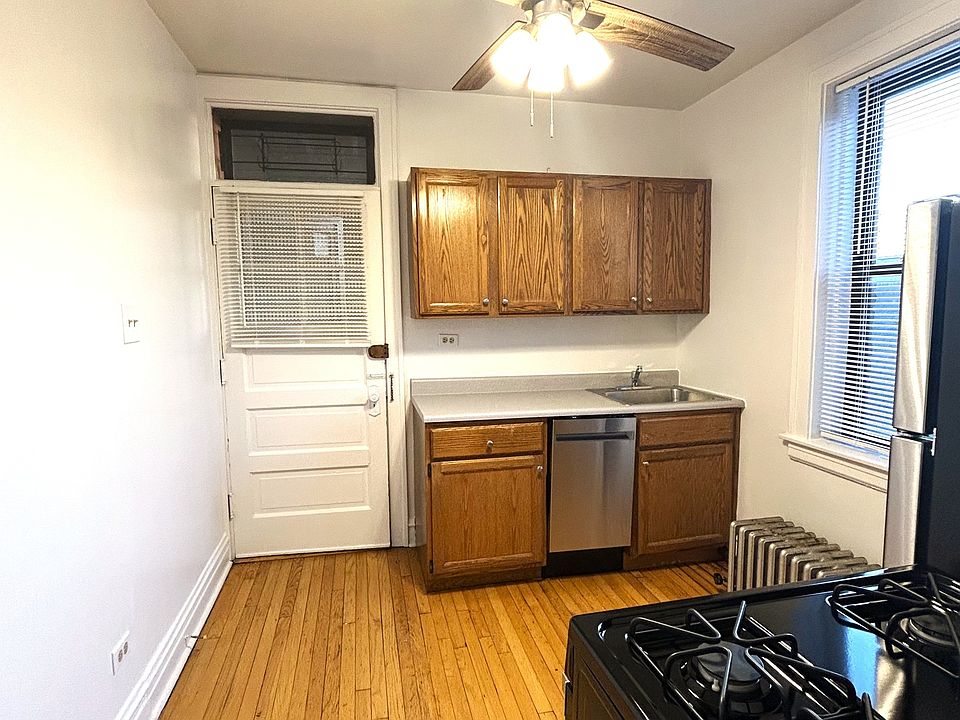 1st image of 1909-13 W Larchmont Ave #13-3B