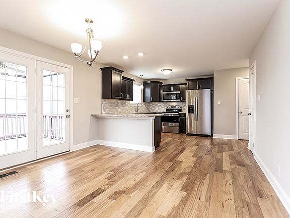 4th image of 2326 Danbury Dr