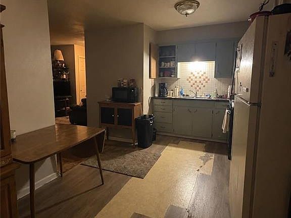 3rd image of 746 Blue Ridge Blvd