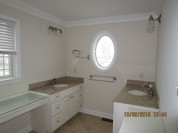 5th image of 3800-02 Wesley Ave APT 2