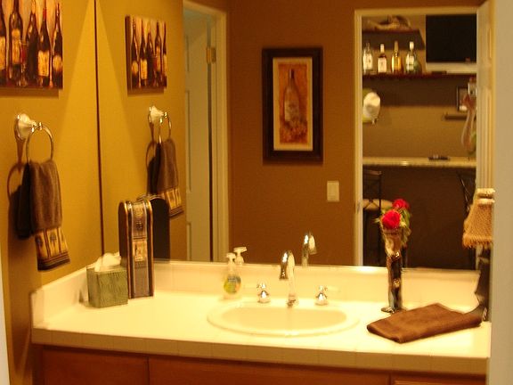 BAR ROOM POWDER ROOM