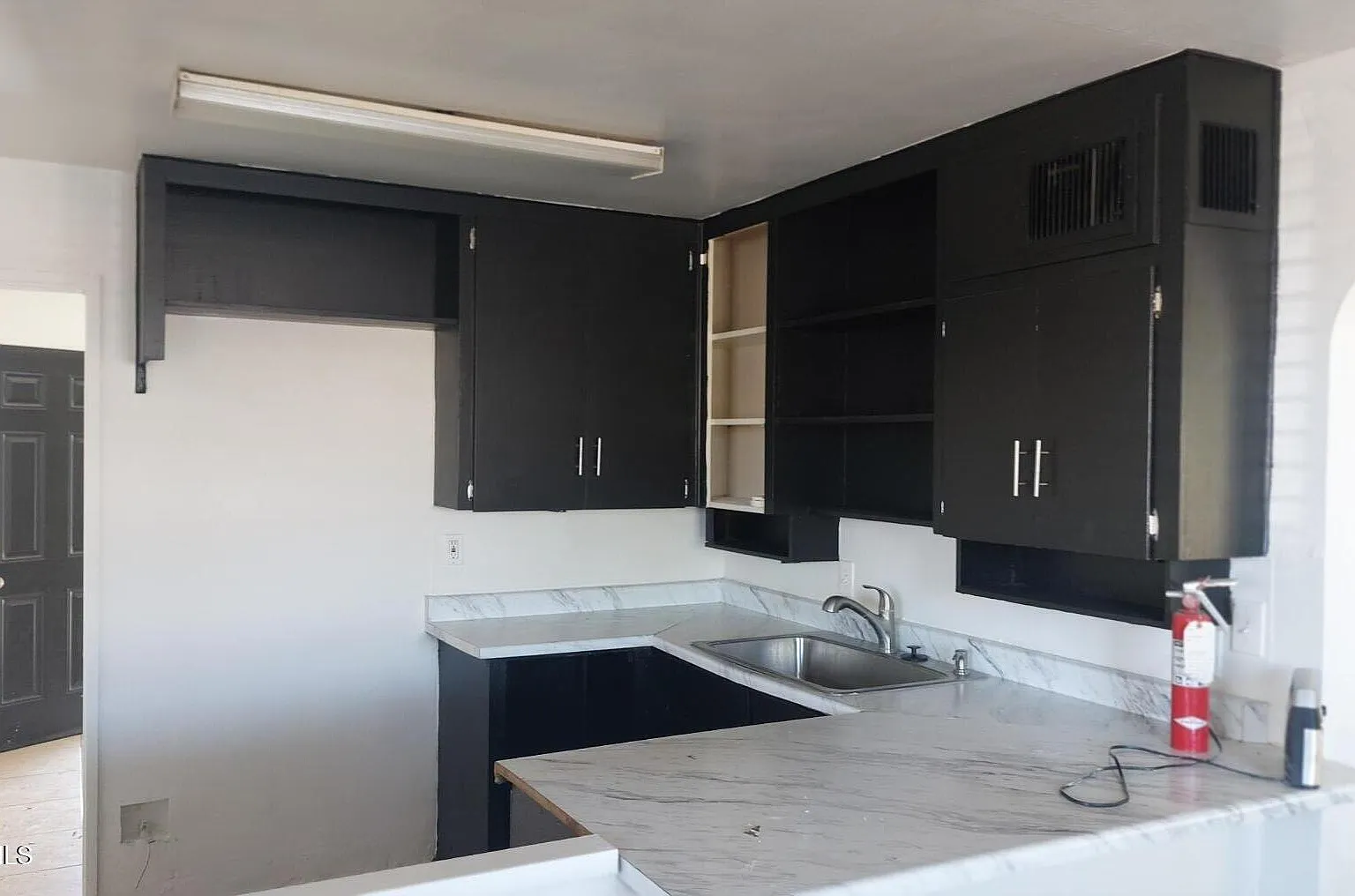 3 bed, 2.0 bath, 1162 sqft, $1,900 — Photo 3