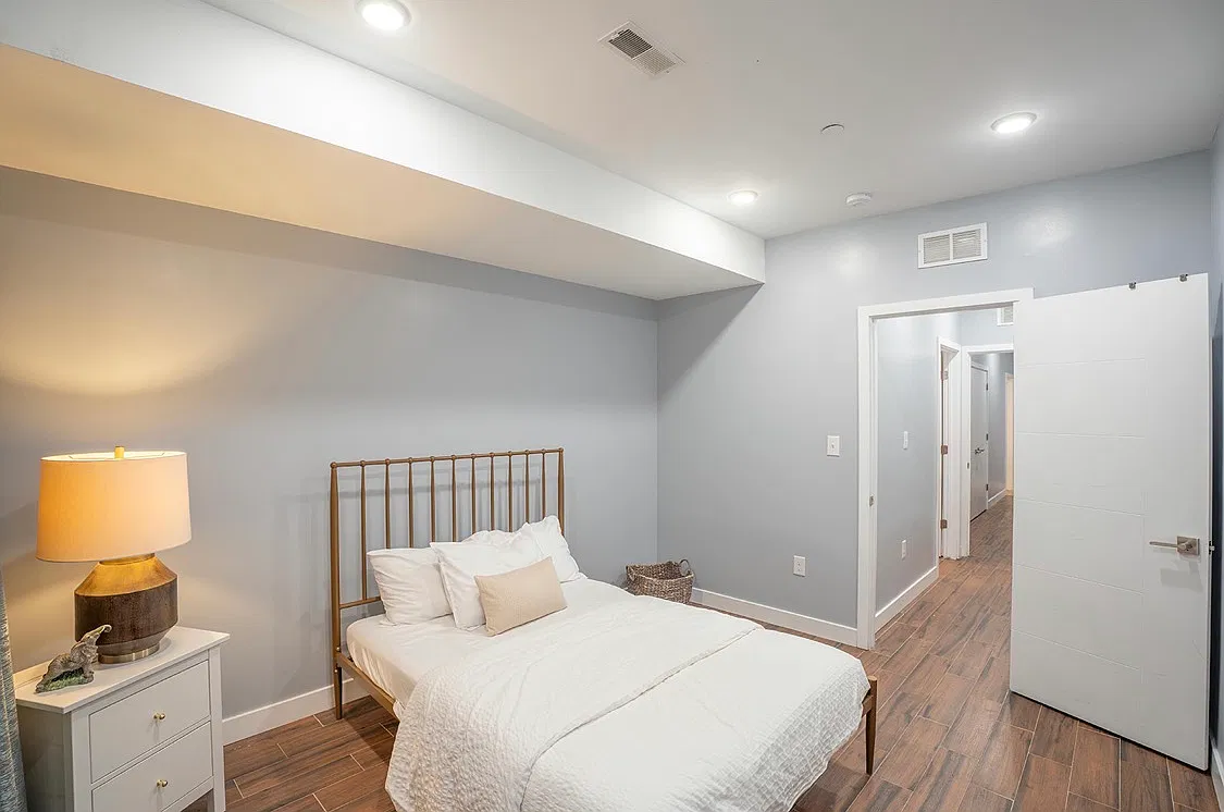 3 bed, 3200 sqft, $2,400 — Photo 2