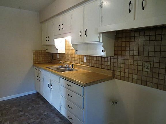 3rd image of 848 N Crosby Ave