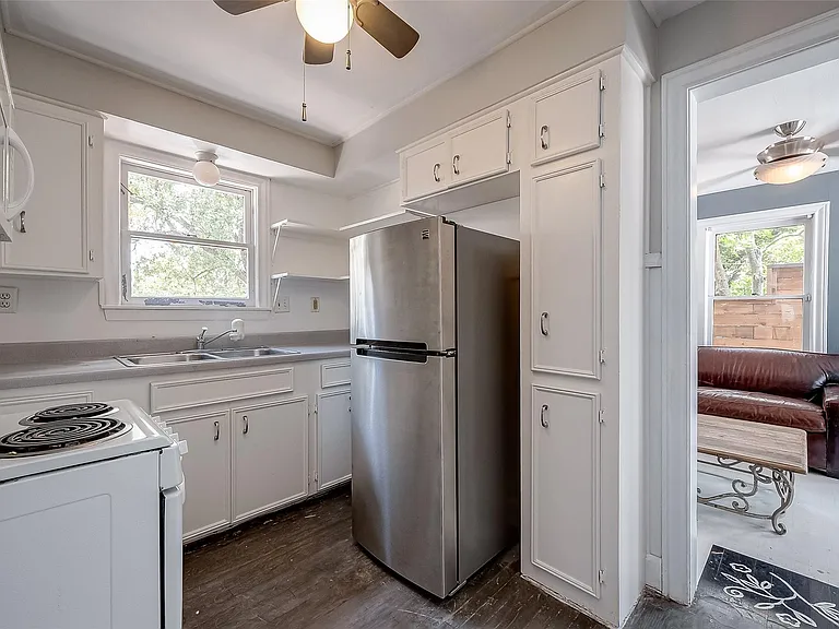 415 Fairbanks Garage St #A — Photo 10