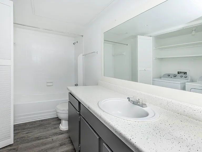 Bayou Park Apartments — Photo 95