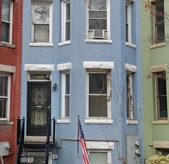 628 5th St NE #B — Photo 1