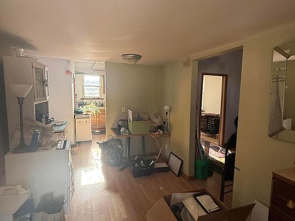 3rd image of 813 Campbell Ave